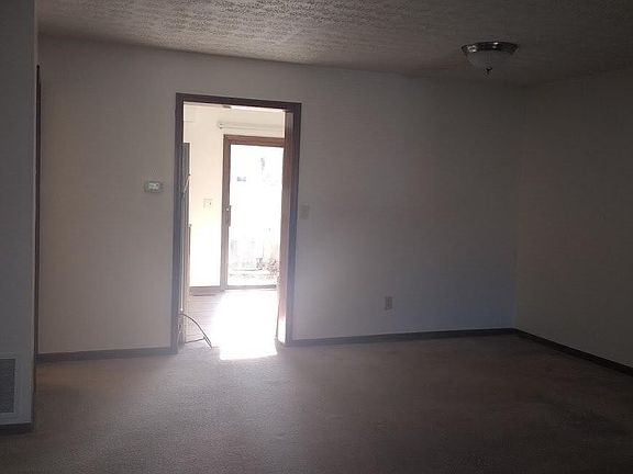 3rd image of 114 Corbins Mill Dr