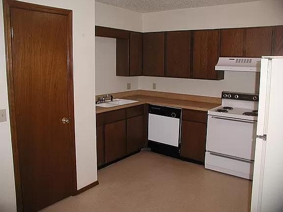 5th image of 811 W Highpoint Dr