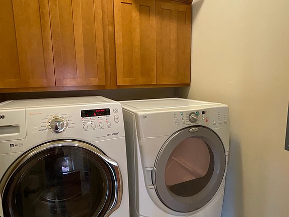 2nd image of 617 NE Brookstone Dr