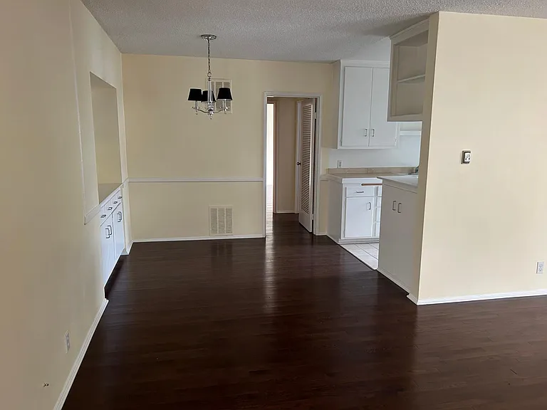 N Ogden Dr — Photo 5