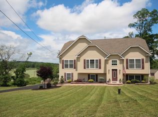 98 Kings Rd, New Windsor, NY 12553