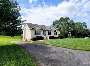 81 Meadowridge Dr, Taylorsville, NC 28681