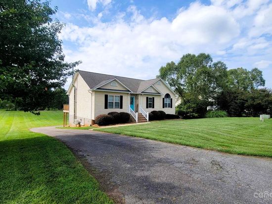81 Meadowridge Dr, Taylorsville, NC 28681