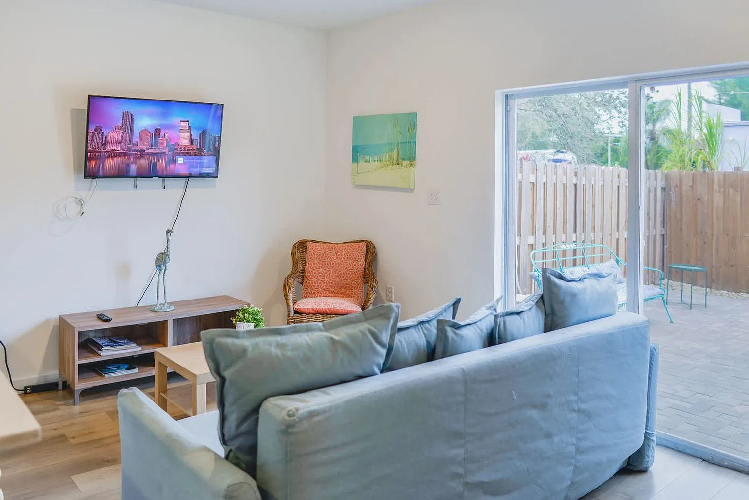 3 bed, 2.0 bath, 1367 sqft, $3,470 — Photo 1