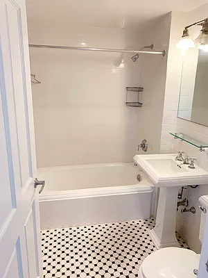 Rented by Addison Property Group | media 14