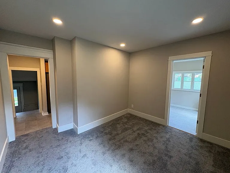 941 Carnegie Ave — Photo 5