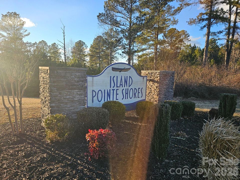 1st image of 2076 Island View Ln NE