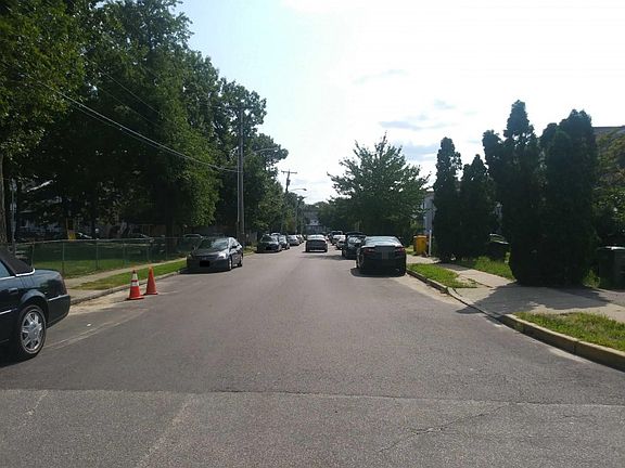 4th image of 335 Lawrence Ave