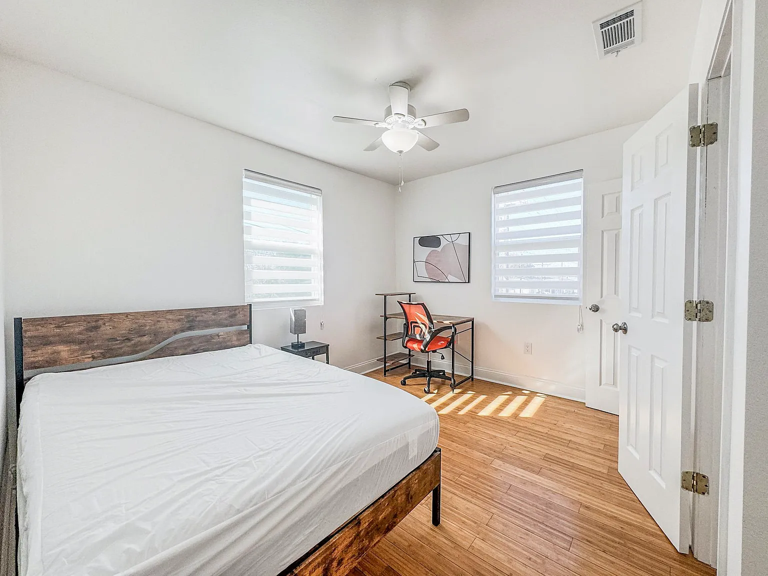 4 bed, 6.0 bath, $866 — Photo 2