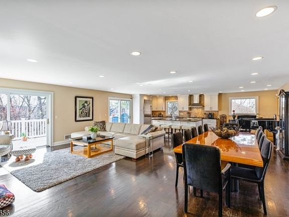 3rd image of 17 Underwood Dr