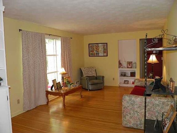 3rd image of 291 Beechwood Cres
