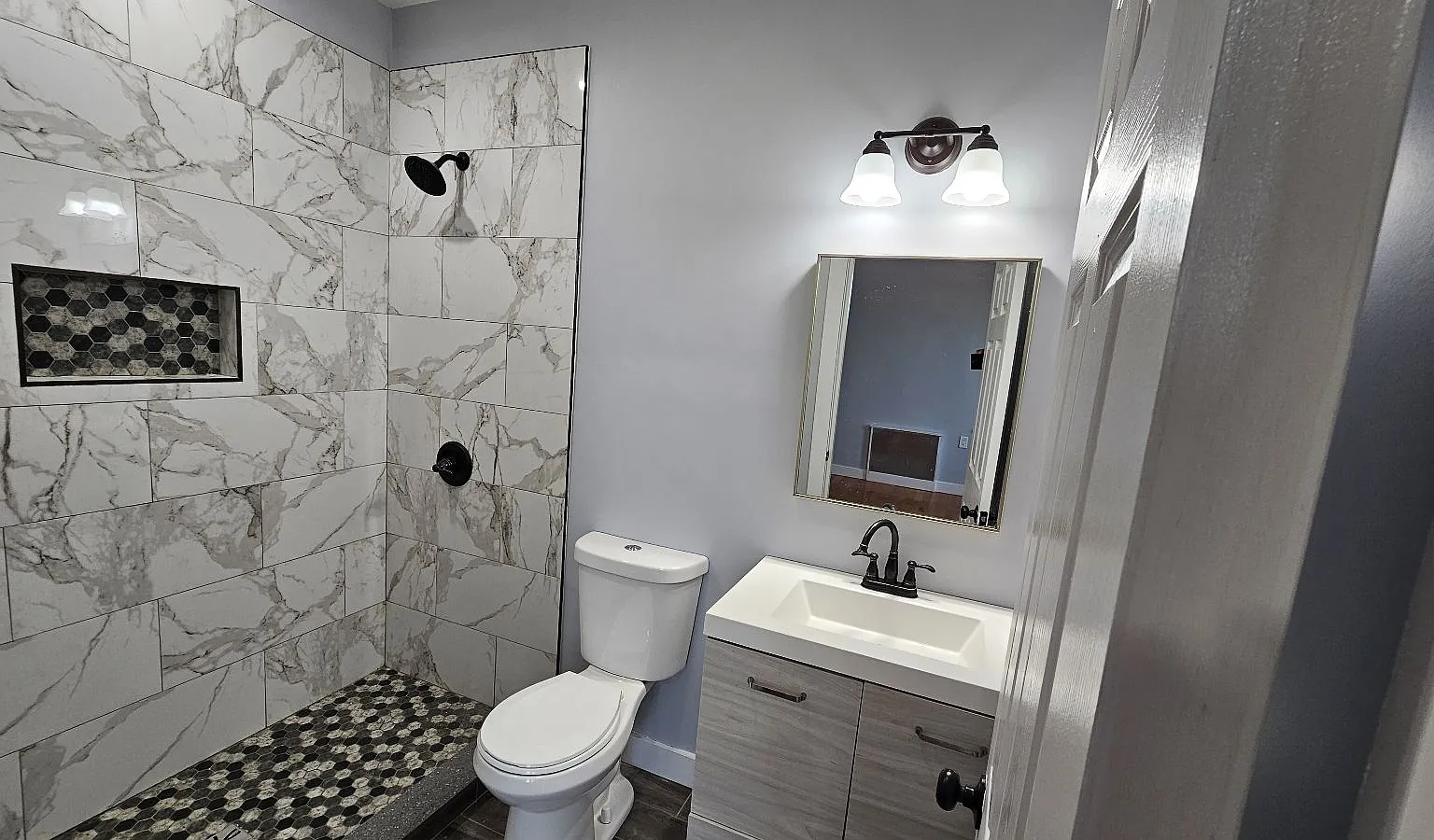 3 bed, $2,100 — Photo 3