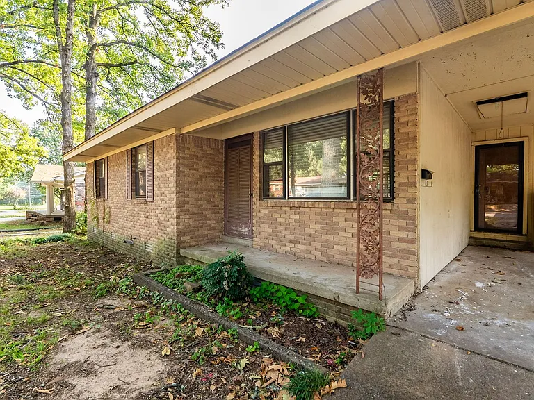 602 W Devon Ave — Photo 5
