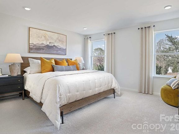 5th image of 405 Creston Place Dr