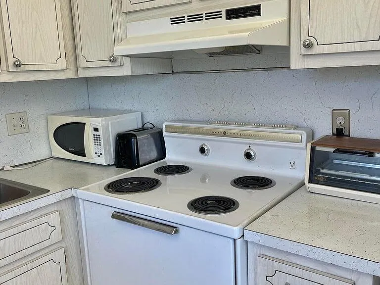 2840 Lake Osborne Dr #205 — Photo 7