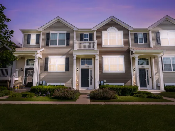 1655 Ruby Dr, Pingree Grove, IL 60140