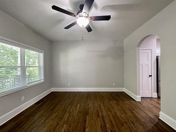 3rd image of 80 Lakeview Dr E