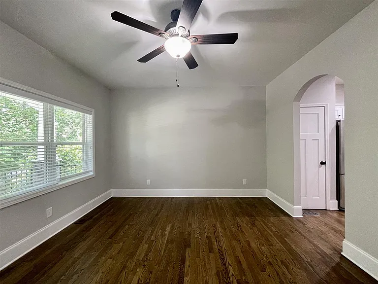 80 Lakeview Dr E — Photo 3