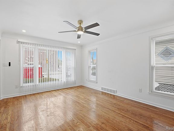 5th image of 14736 Mansfield St