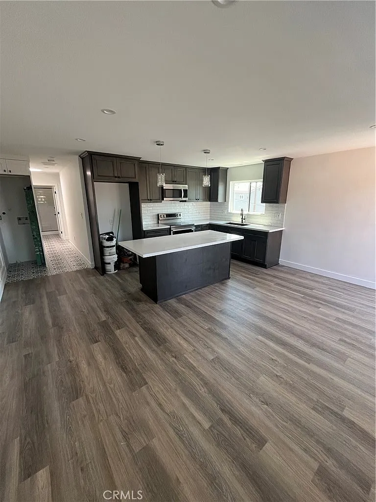 2 bed, 928 sqft, $2,750 — Photo 2