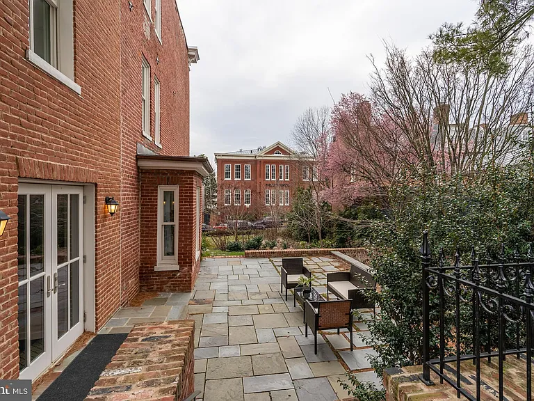 2715 N St NW — Photo 38