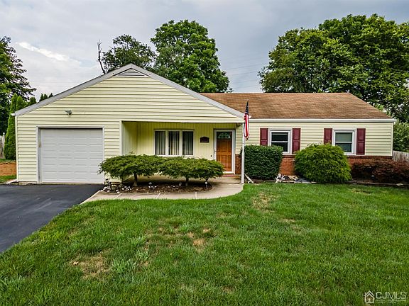 3rd image of 52 Lynnfield Ter