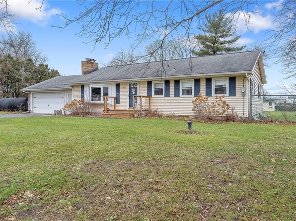 5911 Lathrop Dr, Cicero, NY 13039