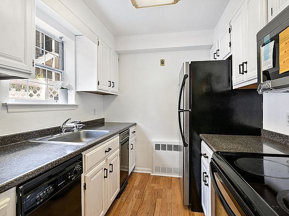 3rd image of 130 N Kensico Ave APT 7
