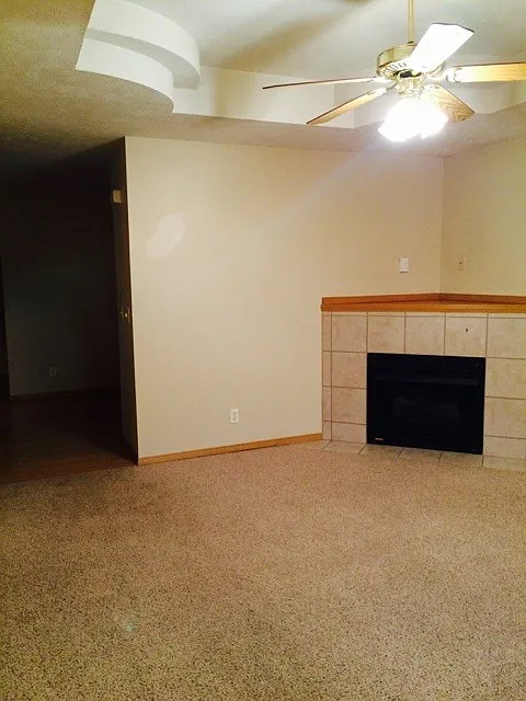 Duplex - 2 bed, 2 bath, 2 car garage in SW Springfield — Photo 2