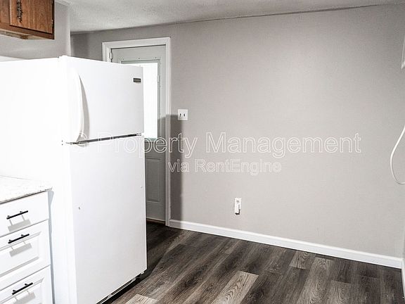 3rd image of 707 W Race St #6