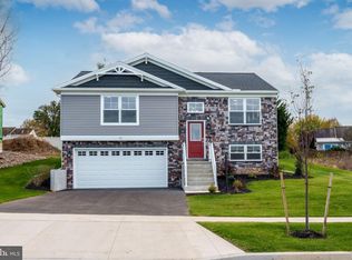 12 Cheltenham Ln, Carlisle, PA 17013