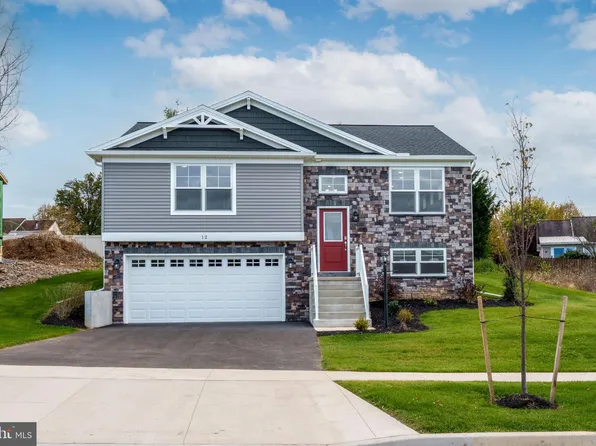 12 Cheltenham Ln, Carlisle, PA 17013