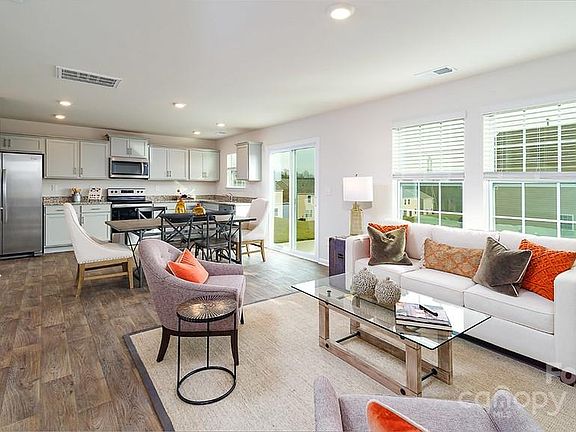 4th image of 5063 Beargrass Dr