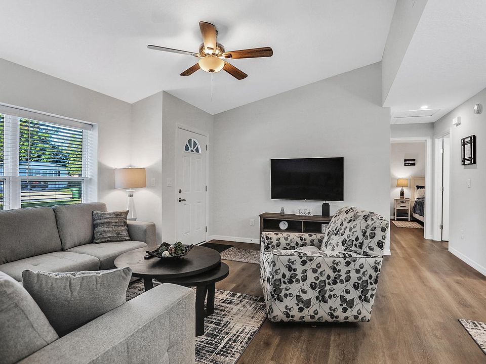 Living Room & Entertainment