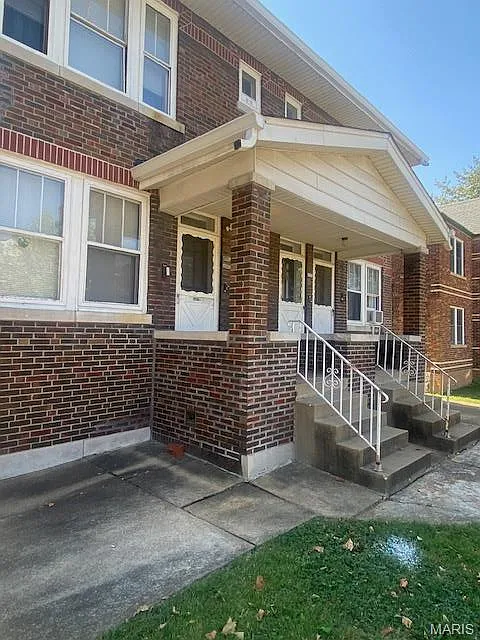 1 bed, 1.0 bath, 884 sqft, $1,050 — Photo 2