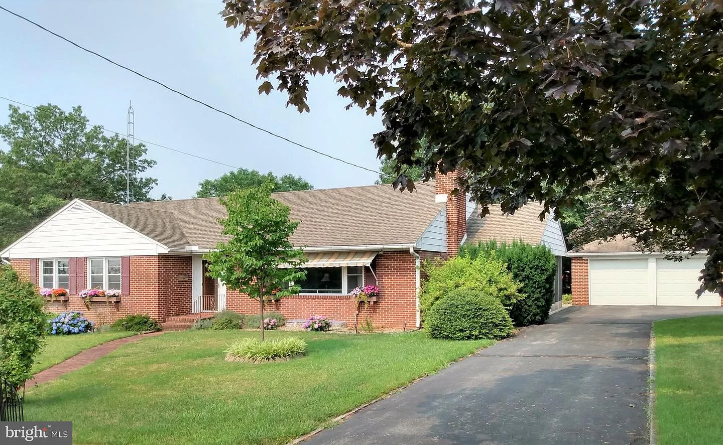 315 Glen St photo 1