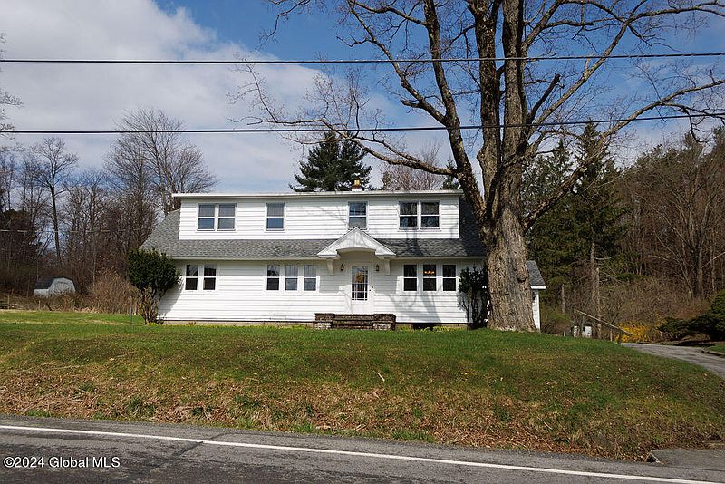 2nd image of 1598 North Road