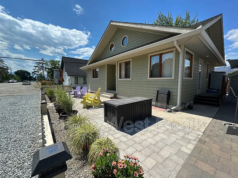 690 Kingsway Ave — Photo 18