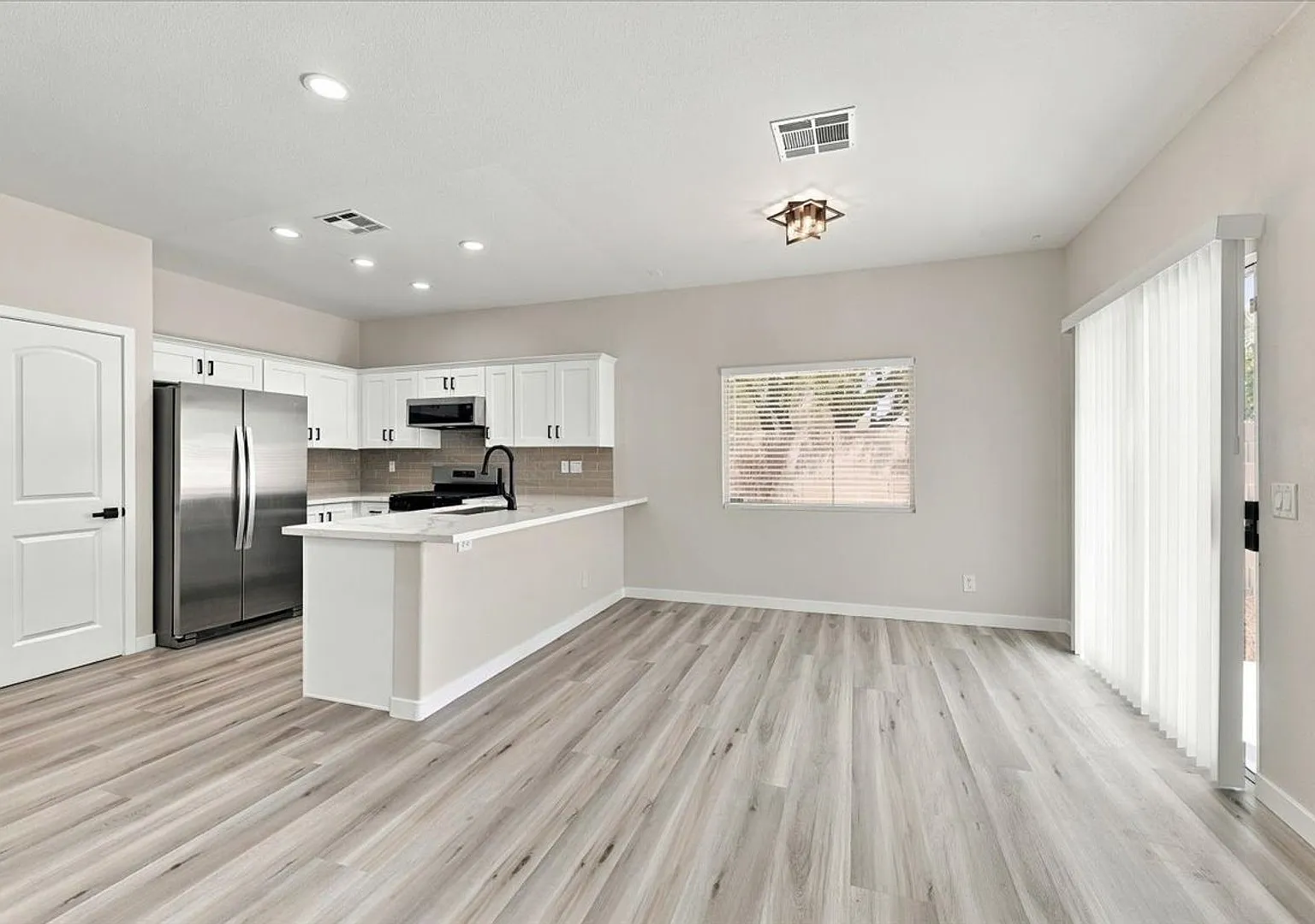 All NEW Single Story 3 bedroom, 2 bath home in the South West — Photo 4