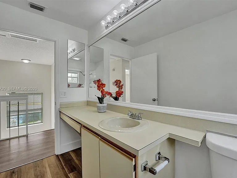 1224 Sussex St — Photo 42