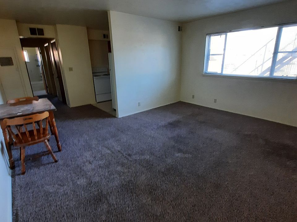 1st image of 611 S 2nd St #4