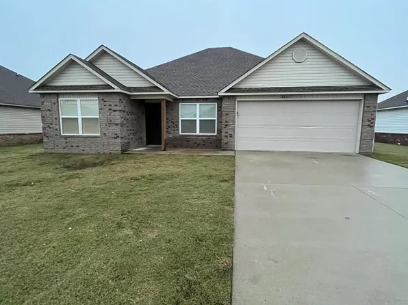 3821 Churchill Dr, Jonesboro, AR 72404