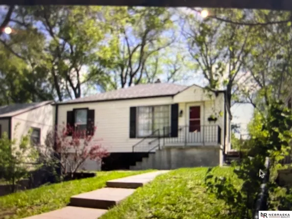 3329 N 38th St, Omaha, NE 68111
