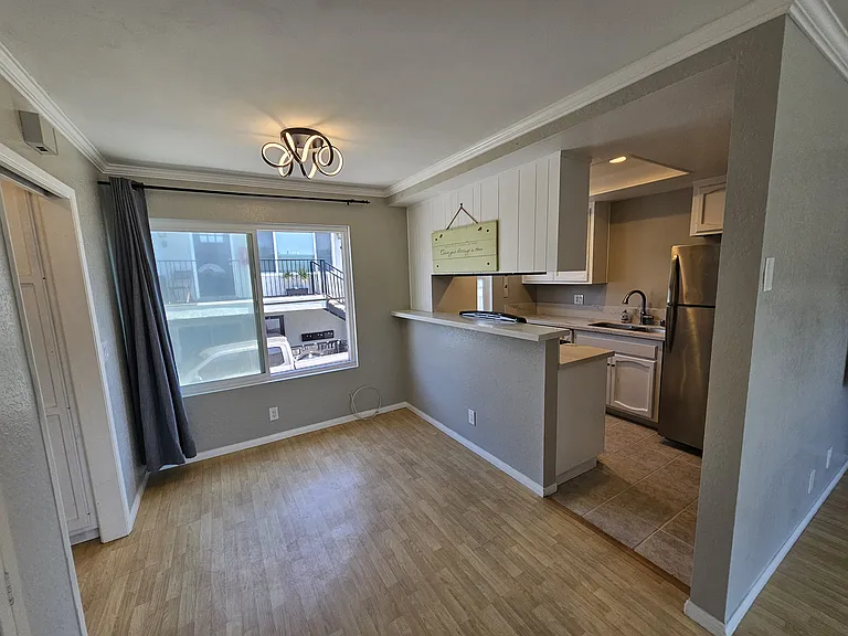 Come make special memories and meals in the beach bungalow's dinning and kitchen area.