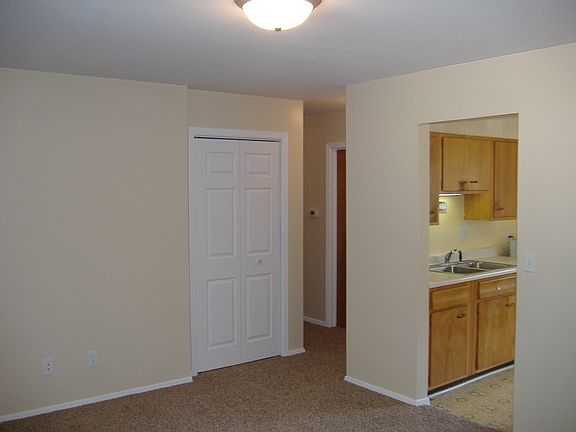 4th image of 717 6th Ave