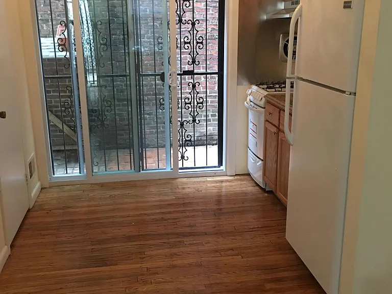 212 N Clarion St — Photo 34