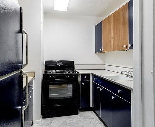 3rd image of 80 Gold St #11J