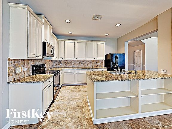 4th image of 835 Lake Forest Trl