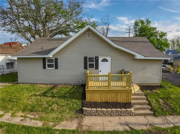 1001 Custer St, Trenton, MO 64683