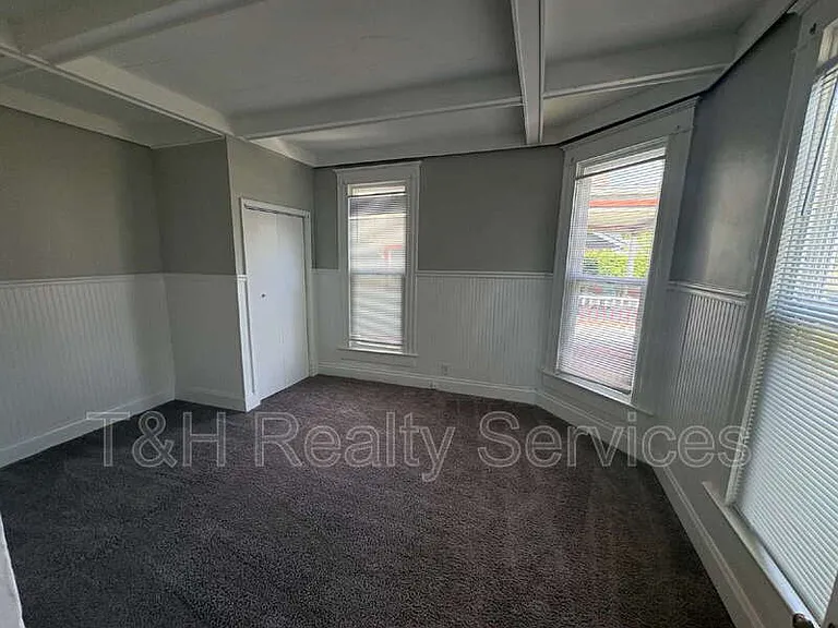 413 W Franklin St — Photo 16